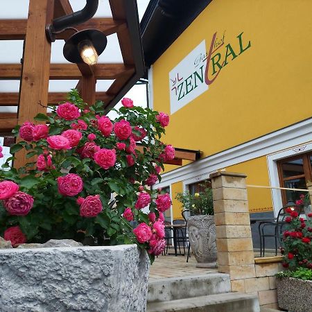 Gasthof Zentral Feistritz an der Drau Buitenkant foto